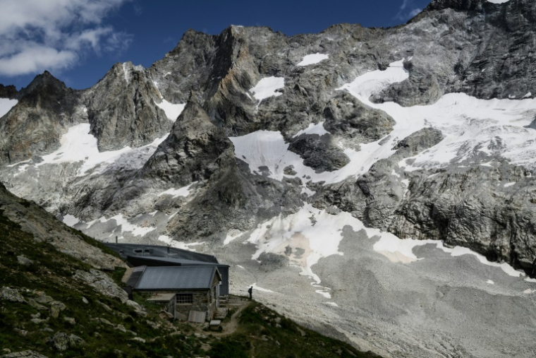 Le refuge de la Selle dans le massif des Ecrins à Saint-Christophe-en-Oisans, en Isère, le 8 juillet 2025  ( AFP / JEFF PACHOUD )