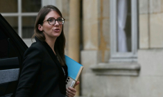 La ministre déléguée chargée de la Lutte contre les discriminations, Aurore Bergé, à l'hôtel Matignon, le 1er avril 2026 à Paris ( AFP / Anna KURTH )