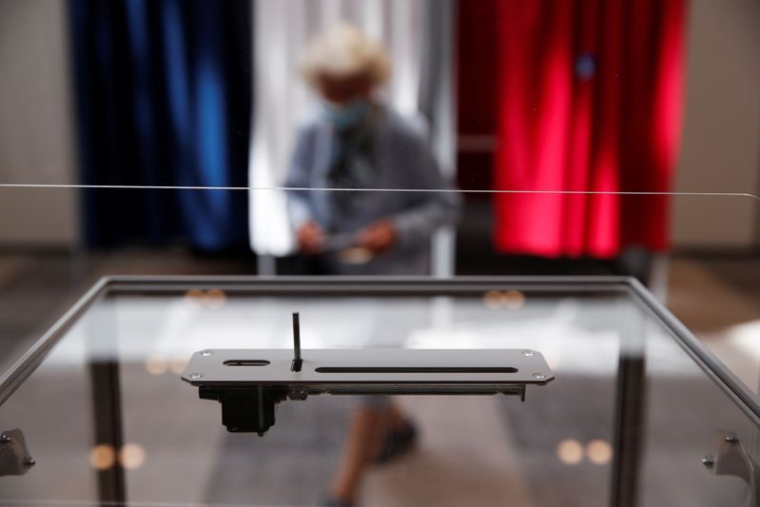 FRANCE/RÉGIONALES: DERNIERS AJUSTEMENTS AVANT UN SECOND TOUR DÉCISIF