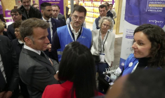 Emmanuel Macron à l'exposition REuse Economy