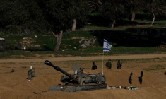 Artillerie israélienne près de la frontière avec Gaza en Israël