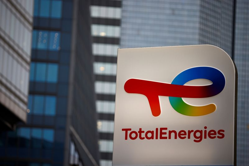 Le logo de TotalEnergies à Courbevoie, en France