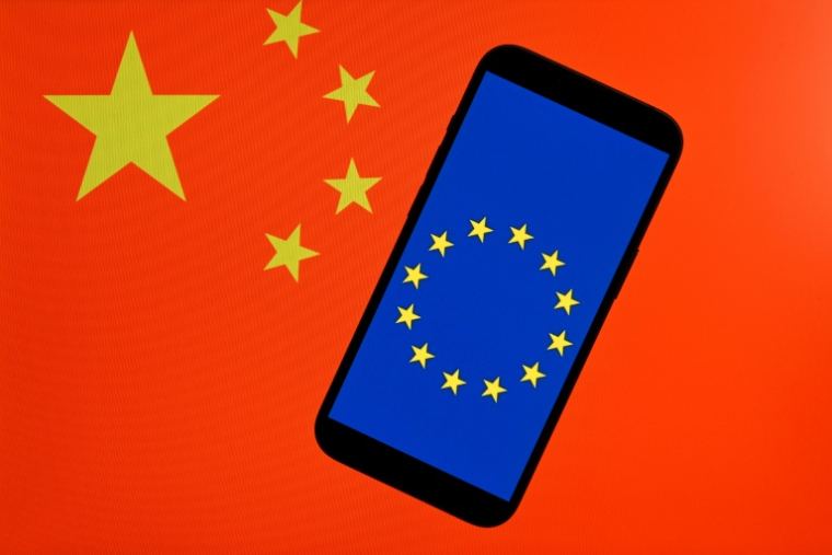 L'UE s'est engagée vendredi à agir plus fermement pour rééquilibrer sa relation économique avec la Chine, ( AFP / Nicolas TUCAT )
