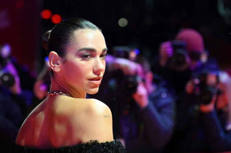 La chanteuse britannique Dua Lipa à la 76e Berlinale, le 14 février 2026 à Berlin ( AFP / RALF HIRSCHBERGER )