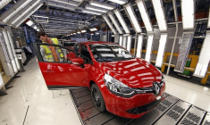 RENAULT: CA EN BAISSE DE 4,8% AU 1ER TRIMESTRE AVEC LES VOLUMES, LE DIESEL ET LES CHANGES