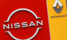 Logos des constructeurs automobiles Nissan et Renault à Étampes