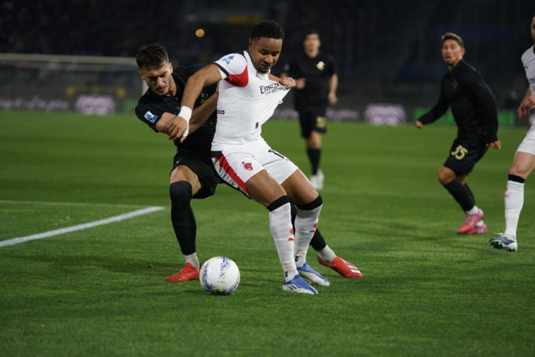 L'AC Milan s'en sort de justesse face à Pise, Rabiot exclu