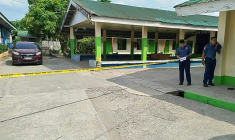 Sur le site d'une fusillade dans un lycée de Tacloban, aux Philippines, le 22 juin 2026 ( AFP / Noel  Sianosa )