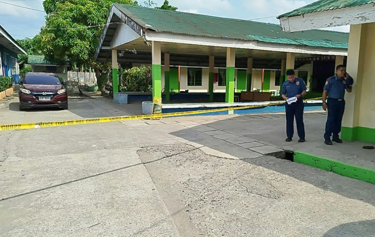Sur le site d'une fusillade dans un lycée de Tacloban, aux Philippines, le 22 juin 2026 ( AFP / Noel  Sianosa )