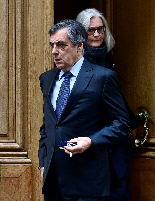 L'ex-Premier ministre François Fillon et son épouse Penelope, le 24 février 2020 à Paris ( AFP / Martin BUREAU )