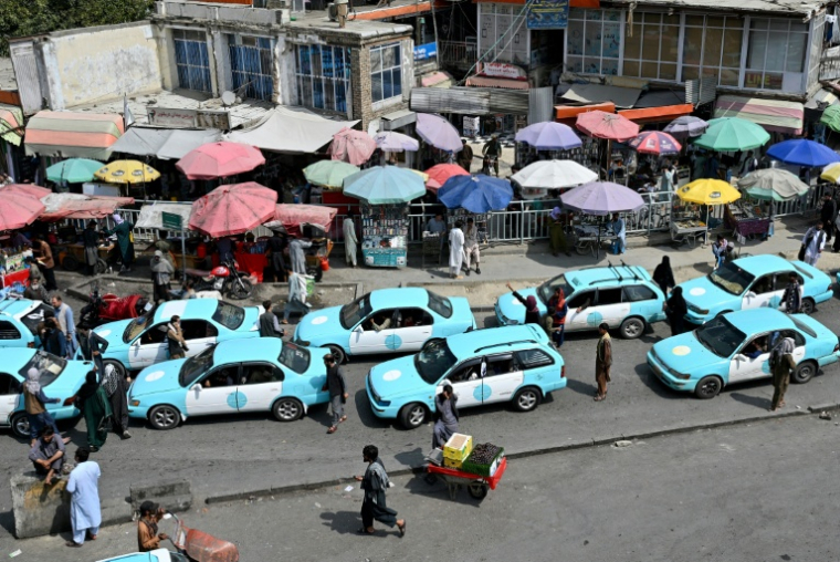 Des taxis dans un embouteillage à Kaboul, le 14 septembre 2026 en Afghanistan ( AFP / Wakil KOHSAR )