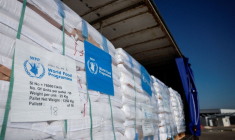 Des fournitures du Programme alimentaire mondial à la frontière entre Israël et Gaza