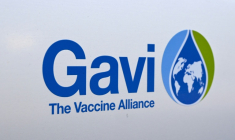 Le logo de l’Alliance du vaccin Gavi à Genève, le 11 avril 2025 ( AFP / Fabrice COFFRINI )
