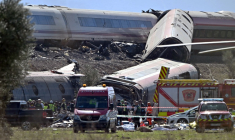 Les secours interviennent sur le site de la collision mortelle entre deux trains à Urda, en Espagne, le 28 octobre 2026 ( AFP / Javier SORIANO )