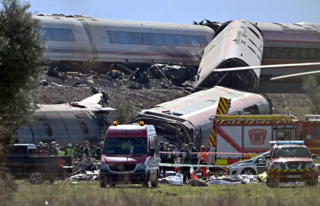 Les secours interviennent sur le site de la collision mortelle entre deux trains à Urda, en Espagne, le 28 octobre 2026 ( AFP / Javier SORIANO )