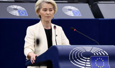 "Il est possible de conclure de bons accords au bénéfice des consommateurs et des entreprises des deux côtés de l’Atlantique. Dans le même temps, nous continuons à nous préparer à toutes les éventualités" a affirmé Ursula von der Leyen, le 8 mai 2025.  ( AFP / FREDERICK FLORIN )