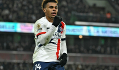 Le milieu de terrain du Paris SG Desiré Doué après avoir marqué un but à Metz en Ligue 1, le 13 décembre 2025 ( AFP / Jean-Christophe VERHAEGEN )