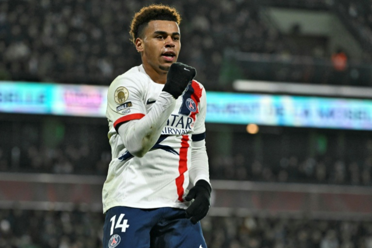 Le milieu de terrain du Paris SG Desiré Doué après avoir marqué un but à Metz en Ligue 1, le 13 décembre 2025 ( AFP / Jean-Christophe VERHAEGEN )