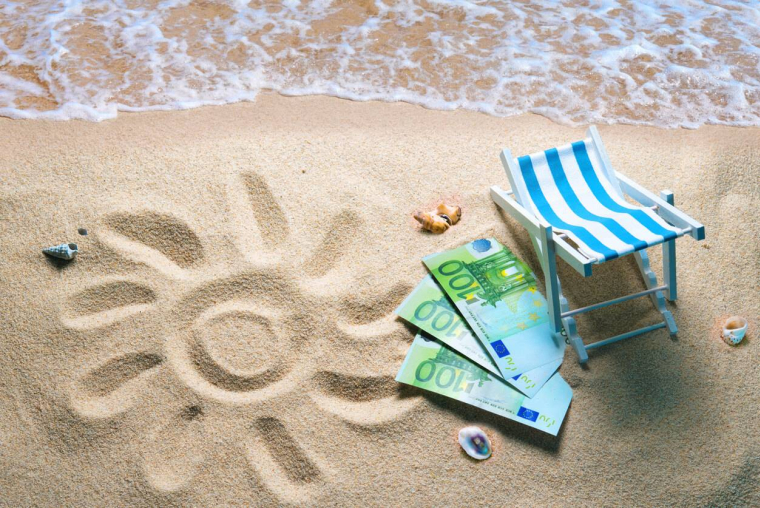 Comment anticiper les coûts des vacances d'été ? / iStock.com - AlexRaths