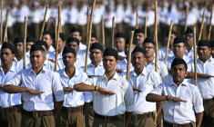 Des membres du "Rashtriya Swayamsevak Sangh" (RSS) lors des célébrations du centième anniversaire de l'organisation ultranationaliste hindoue à Nagpur, dans le centre de l'Inde, le 2 octobre 2025 ( AFP / Idrees MOHAMMED )