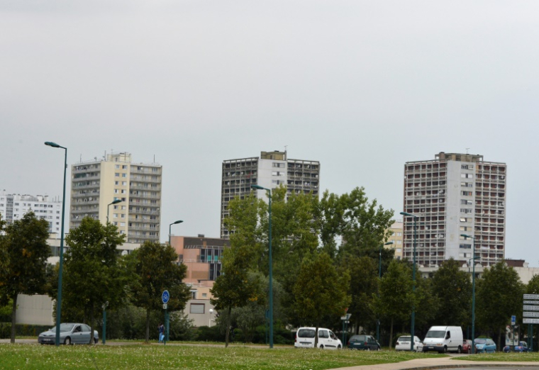 Des tours du quartier du Val Fourré, dont la tour Jupiter (au centre), le 5 septembre 2014 à Mantes-la-Jolie, dans les Yvelines. ( AFP / MIGUEL MEDINA )