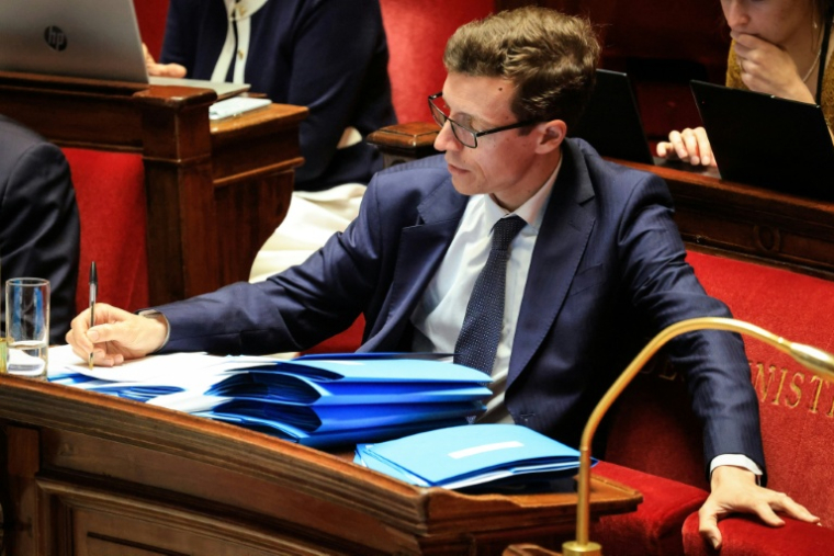 Le ministre de l'Education Edouard Geffray, lors du débat sur la protection de l'enfance et la lutte contre la violence dans les écoles à l'Assemblée nationale, le 1er juin 2026 à Paris ( AFP / Ludovic MARIN )