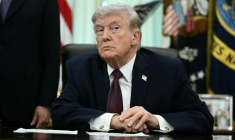 Donald Trump répond aux questions des journalistes, le 31 mars 2026 à la Maison Blanche, à Washington ( AFP / Brendan SMIALOWSKI )