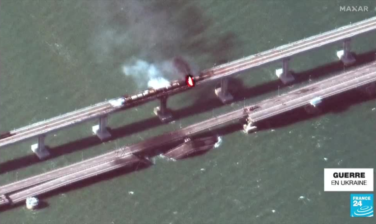 Frappes sur le pont de Crimée : un acte "terroriste" pour le Kremlin