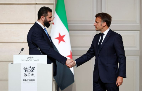 Macron favorable, sous conditions, à une levée des sanctions visant la Syrie