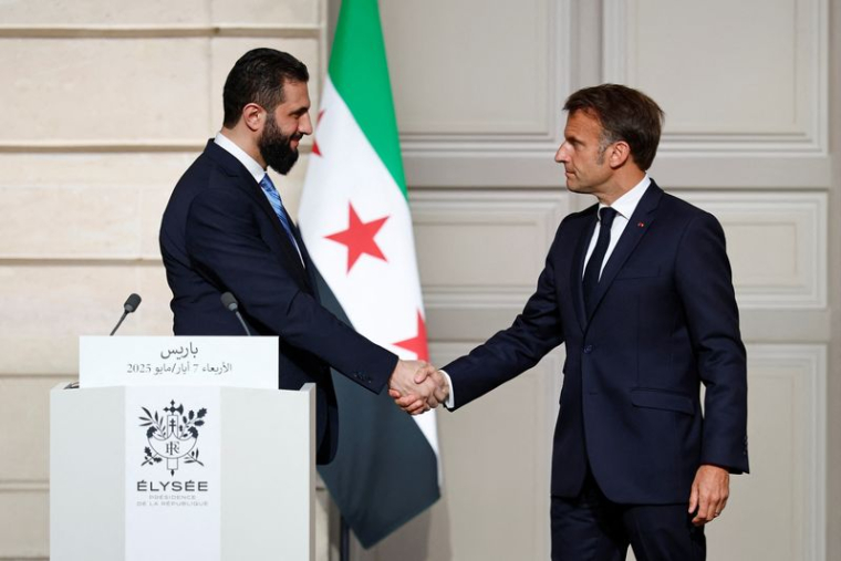 Macron favorable, sous conditions, à une levée des sanctions visant la Syrie