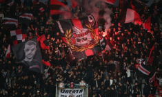 Des supporters niçois lors du match de Ligue entre l'OGC Nice et le FC Lorient au stade Allianz Riviera à Nice, le 22 février 2026 ( AFP / Valery HACHE )