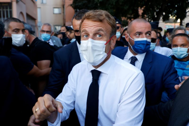 LES JEUNES AVEC MACRON LANCENT LEUR AFFICHE PRÉ-PRÉSIDENTIELLE