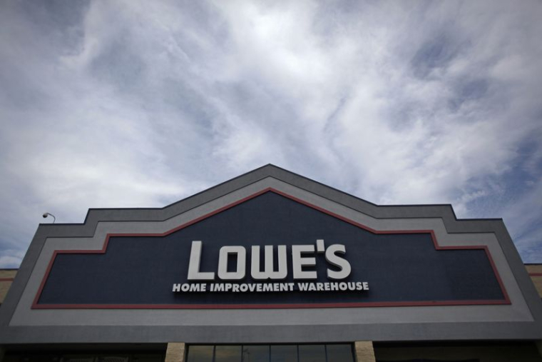LOWE'S S'ATTEND À CE QU'UNE DEMANDE FREINÉE PAR L'INFLATION PÈSE SUR SES VENTES ANNUELLES