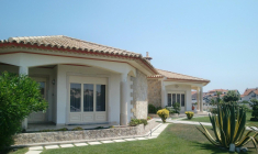 Pour vendre plus vite sa maison dans ce contexte difficile, il faut notamment soigner l'apparence de son bien et mettre en valeur son potentiel. (illustration) (Pixabay / Paramjeet)