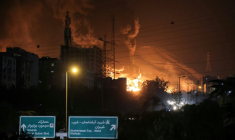 Le dépôt de carburant de Shahran, dans le nord-ouest de Téhéran, a été visé par une frappe aérienne israélienne le 15 juin 2025 ( AFP / Atta KENARE )