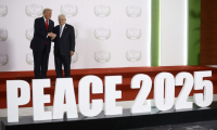 Donald Trump et Mahmoud Abbas le 13 octobre 2025 à Charm el-Cheikh en Egypte ( POOL / Yoan VALAT )