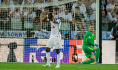 Thomas Frank et Richarlison prennent la défense de Mathys Tel, victimes d’insultes racistes