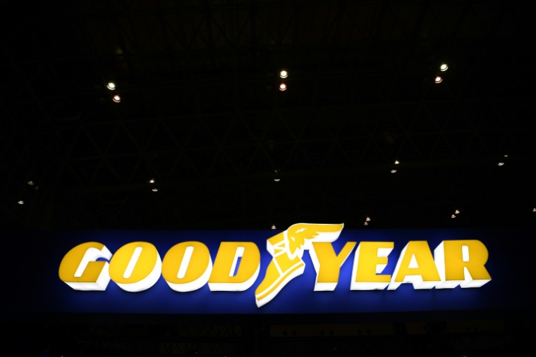 Goodyear, soupçonné d'avoir dissimulé les défauts de certains de ses pneus à l'origine d'accidents mortels, est convoqué à partir de mardi par un juge d'instruction de Besançon en vue d'une éventuelle mise en examen ( AFP / CHARLY TRIBALLEAU )