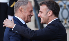 Emmanuel Macron et Donald Tusk, au palais de l'Elysée, le 6 janvier 2026 ( AFP / LUDOVIC MARIN )
