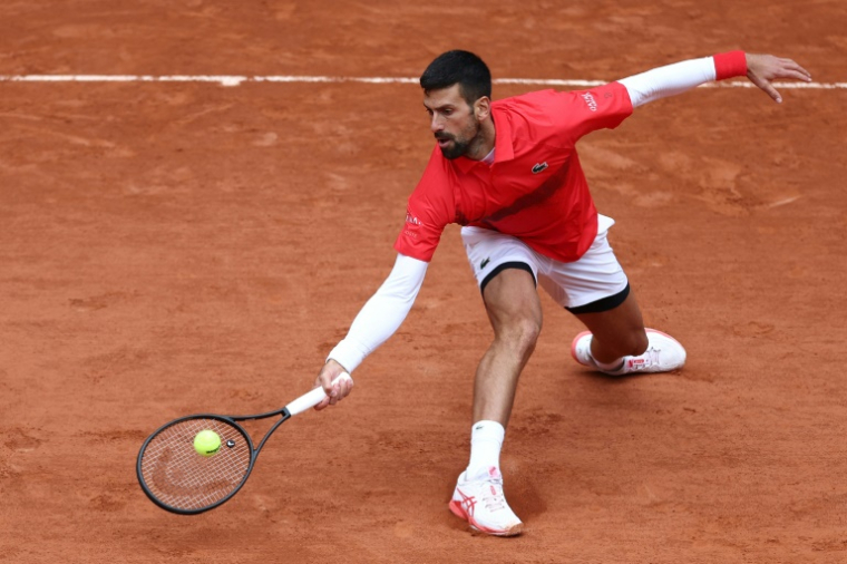 Le N.6 mondial Novak Djokovic au 1er tour de Roland-Garros contre l'Américain Mackenzie Mcdonald sur le court Philippe-Chatrier le 27 mai 2025 à Paris ( AFP / FRANCK FIFE )