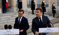 Le président français Emmanuel Macron et le Premier ministre suédois avant une réunion à l'Elysée à Paris
