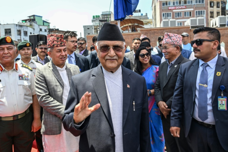 Le Premier ministre népalais KP Sharma Oli (c), le 25 avril 2025 à Katmandou ( AFP / PRAKASH MATHEMA )