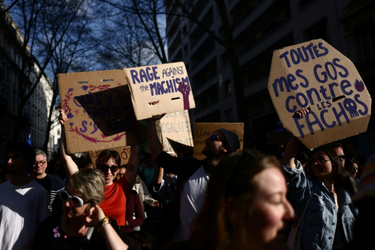 Des manifestants lors d'une marche marquant la Journée internationale des femmes à Lyon, le 8 mars 2026 ( AFP / Alex MARTIN )