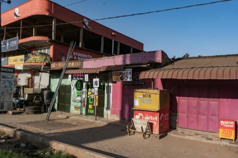 Magasins fermés et rue désertée le 16 janvier 2025 à Kampala, en Ouganda, où les habitants inquiets sont restés chez eux au lendemain des élections législatives et présidentielle ( AFP / Badru Katumba )