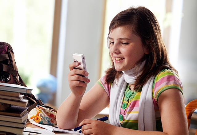 A l'occasion de la Semaine de l'Argent, la Banque de France et la FBF communiquent sur les initiatives pour éduquer financièrement les plus jeunes ( Crédits: Adobe Stock)
