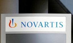 Le logo du laboratoire pharmaceutique suisse Novartis est photographié au siège français de l'entreprise à Rueil-Malmaison