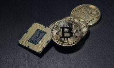 Une arnaque aux crypto-monnaies circule sur les réseaux sociaux. (illustration) (BenjaminNelan / Pixabay)