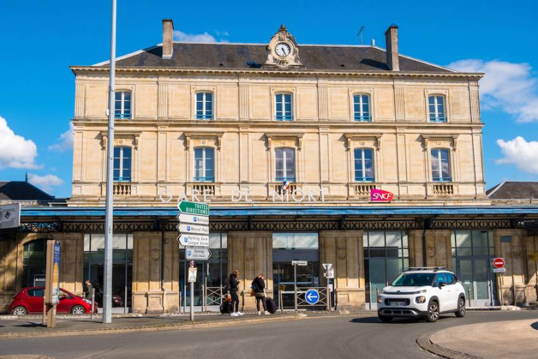 Le Train, concurrent de la SNCF-iStock-kateafter