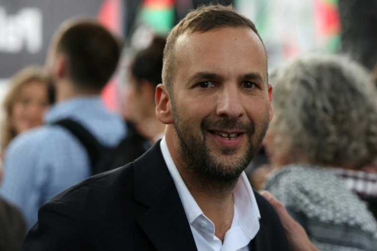 Le chef du Green Party, Zack Polanski, participe à une manifestation devant les grilles de Downing Street, dans le centre de Londres, le 9 septembre 2025 ( AFP / Toby Shepheard )