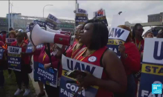 Etats-Unis : la grève chez les constructeurs automobiles se poursuit